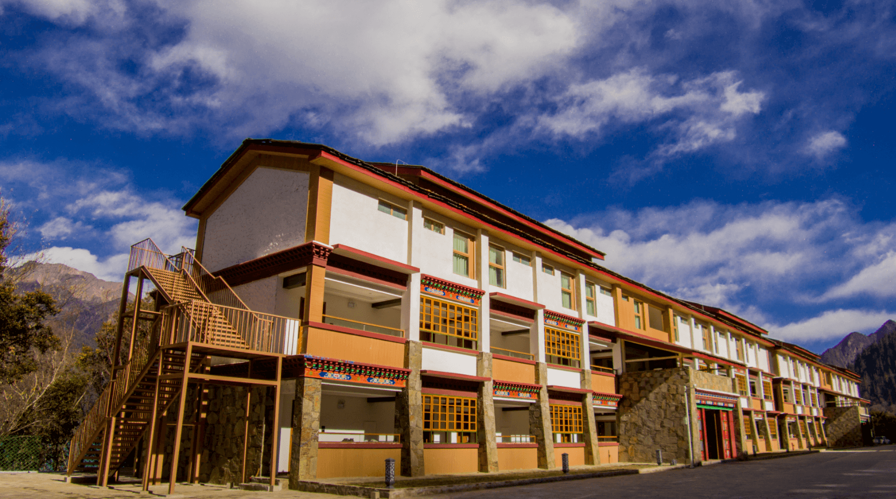 巴松錯(cuò)酒店1.png